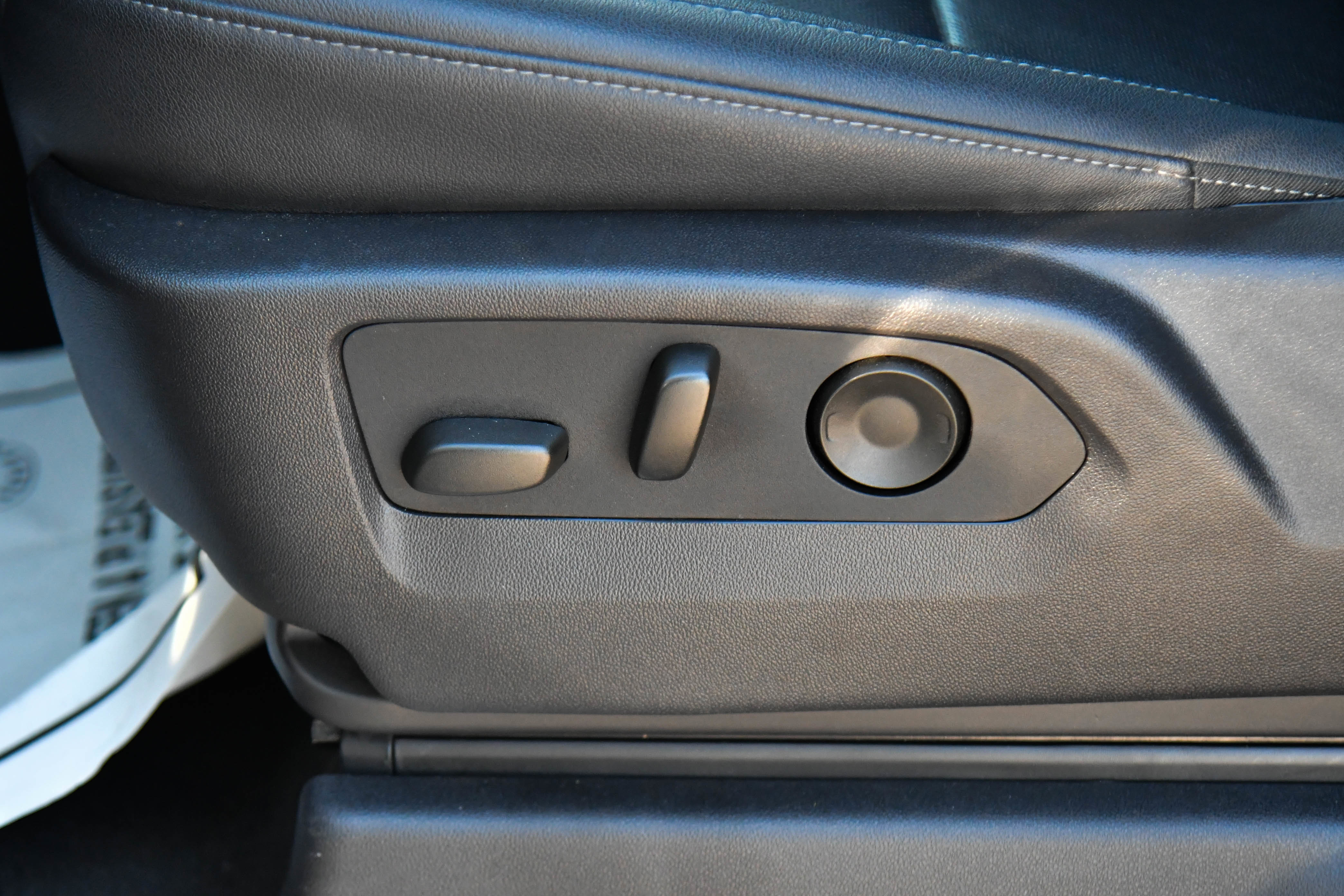 Used 2024 Chevrolet Silverado 1500 LTZ w/ Technology Package image 18