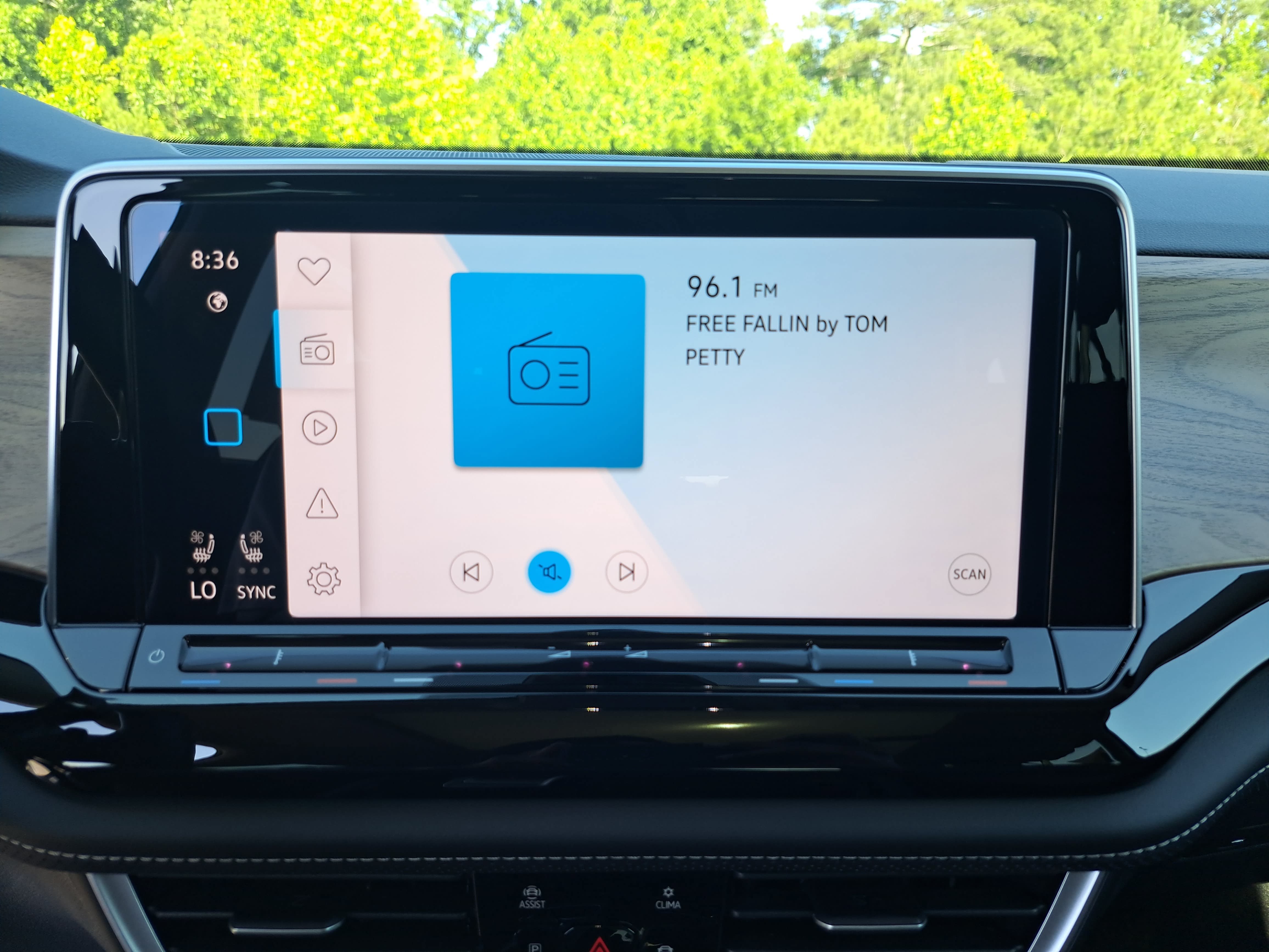 Used 2026 Volkswagen Atlas SE FWD image 23