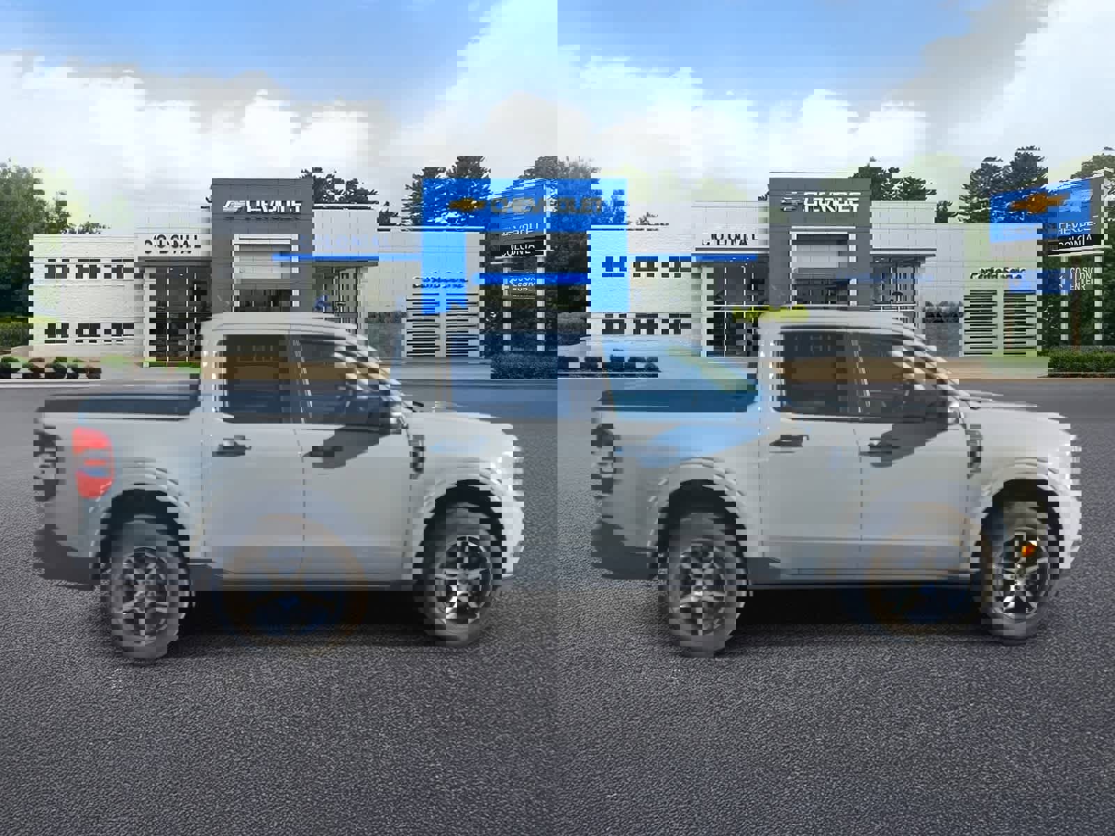 Used 2023 Ford Maverick XL image 3