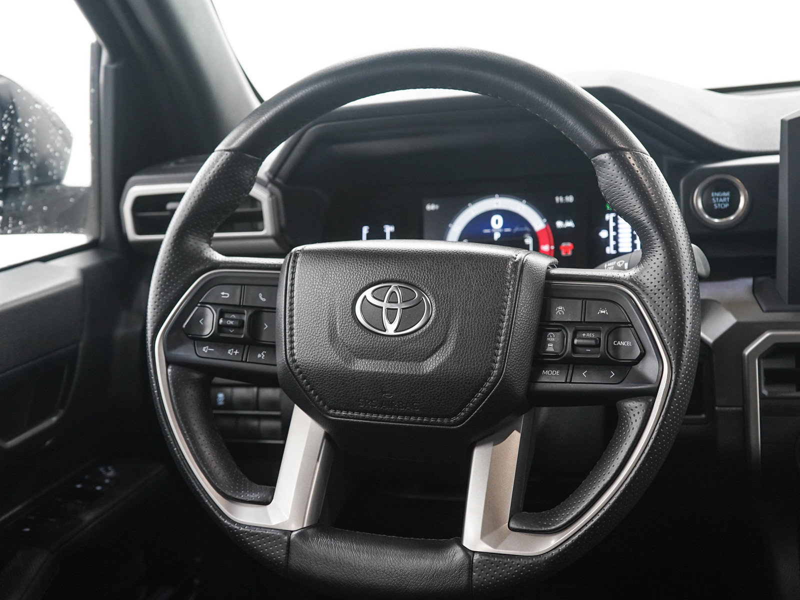 Used 2025 Toyota 4Runner SR5 AWD/4WD image 17