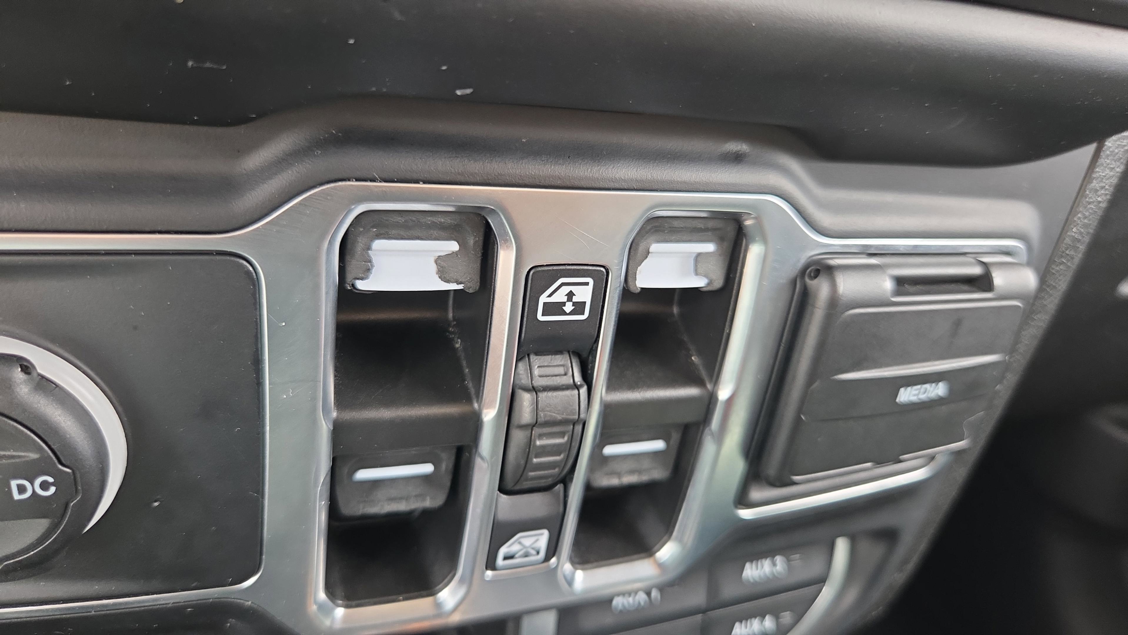 Used 2023 Jeep Wrangler Unlimited Sahara AWD/4WD image 20