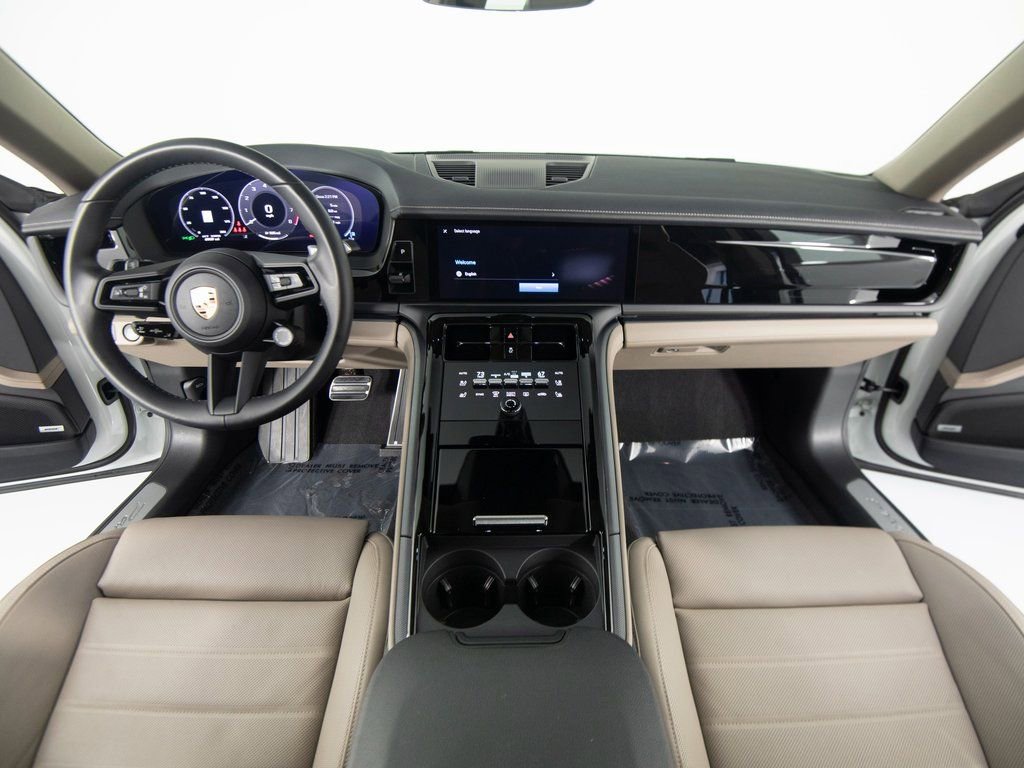 Certified 2025 Porsche Panamera 4 image 34
