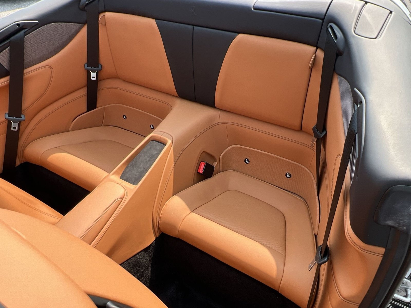 Used 2020 Ferrari Portofino RWD image 30