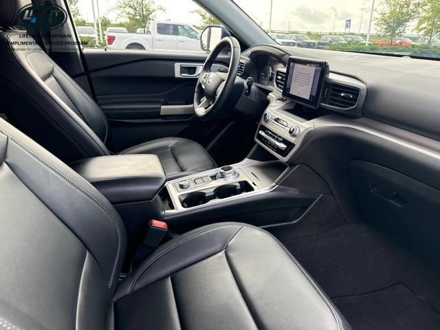 Used 2023 Ford Explorer XLT w/ Equipment Group 202A AWD/4WD image 9