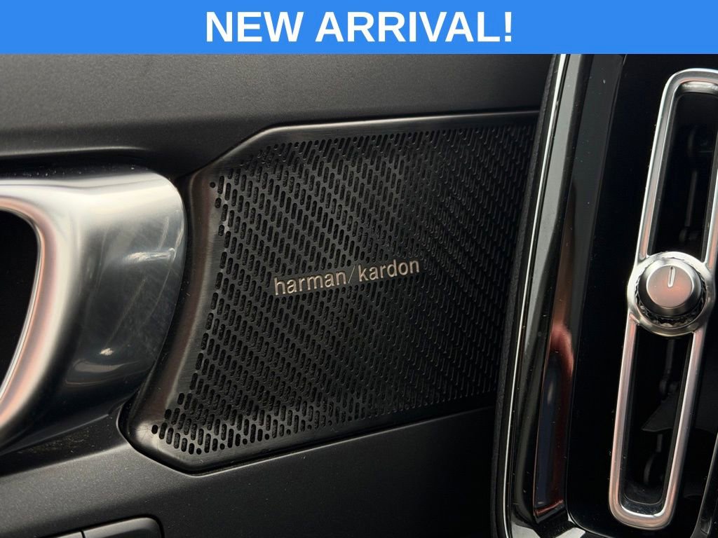 Used 2022 Volvo XC40 T5 R-Design w/ Advanced Package image 34