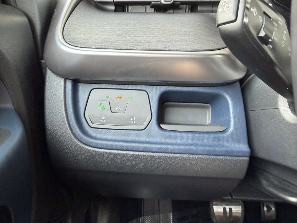 Used 2025 Volkswagen ID. Buzz Pro S RWD image 27
