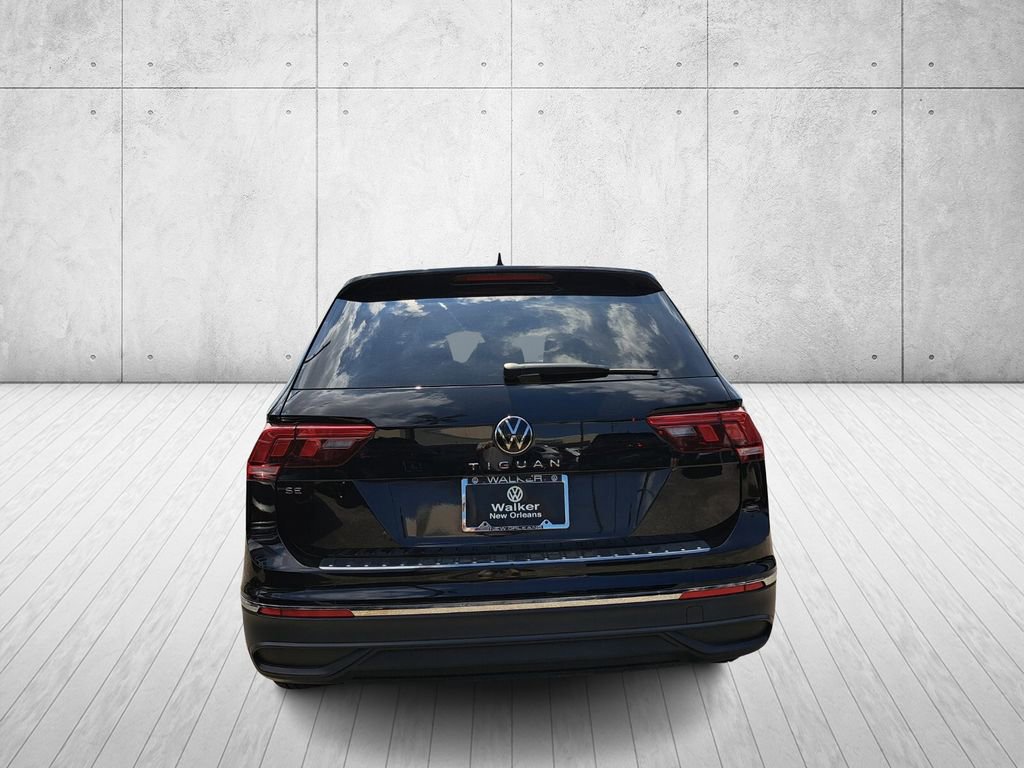 Used 2023 Volkswagen Tiguan SE w/ Panoramic Sunroof Package image 6