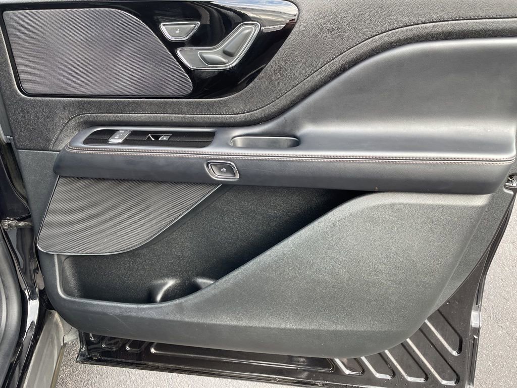 Used 2023 Lincoln Aviator AWD image 31