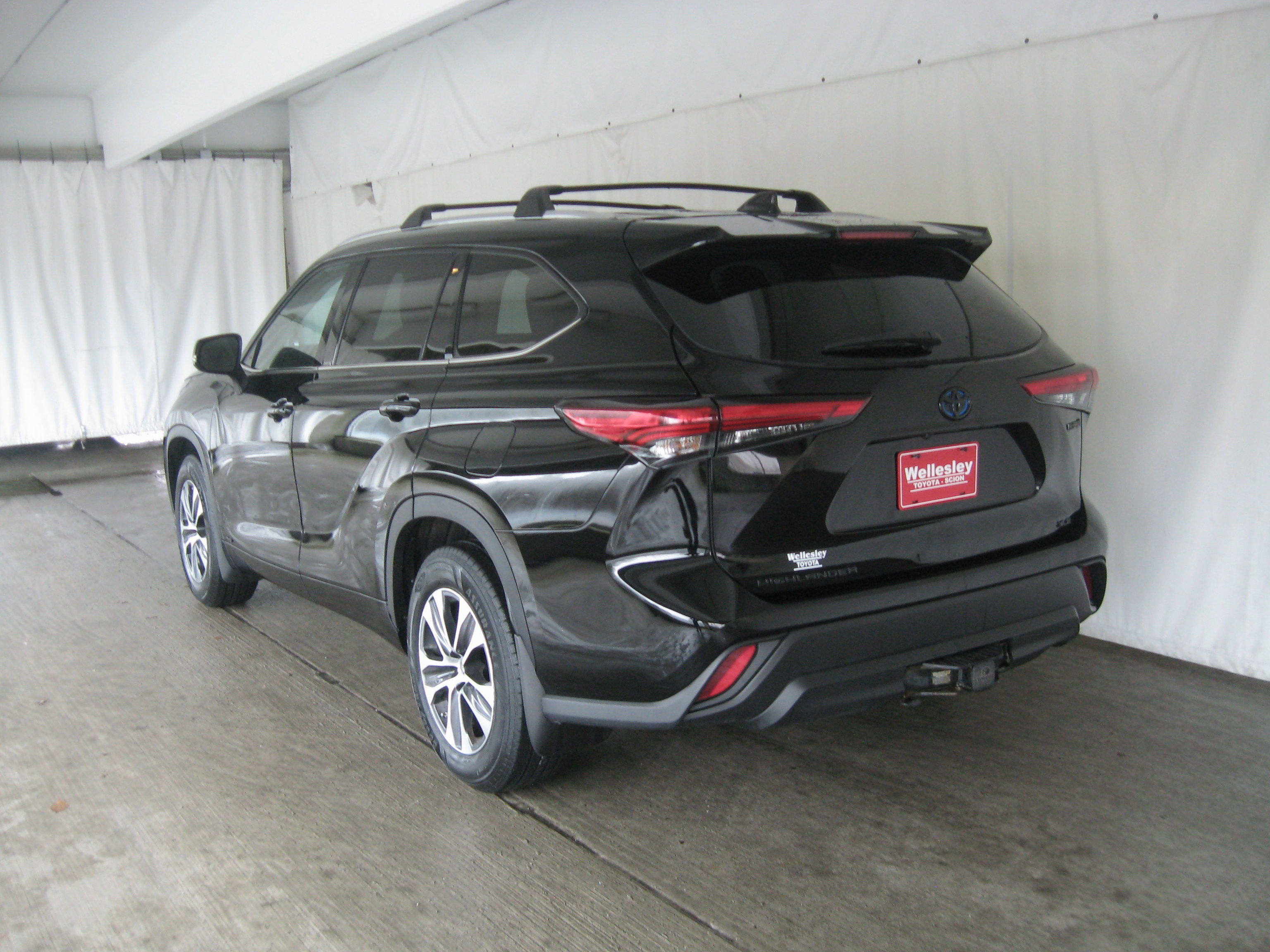 Used 2022 Toyota Highlander XLE image 26