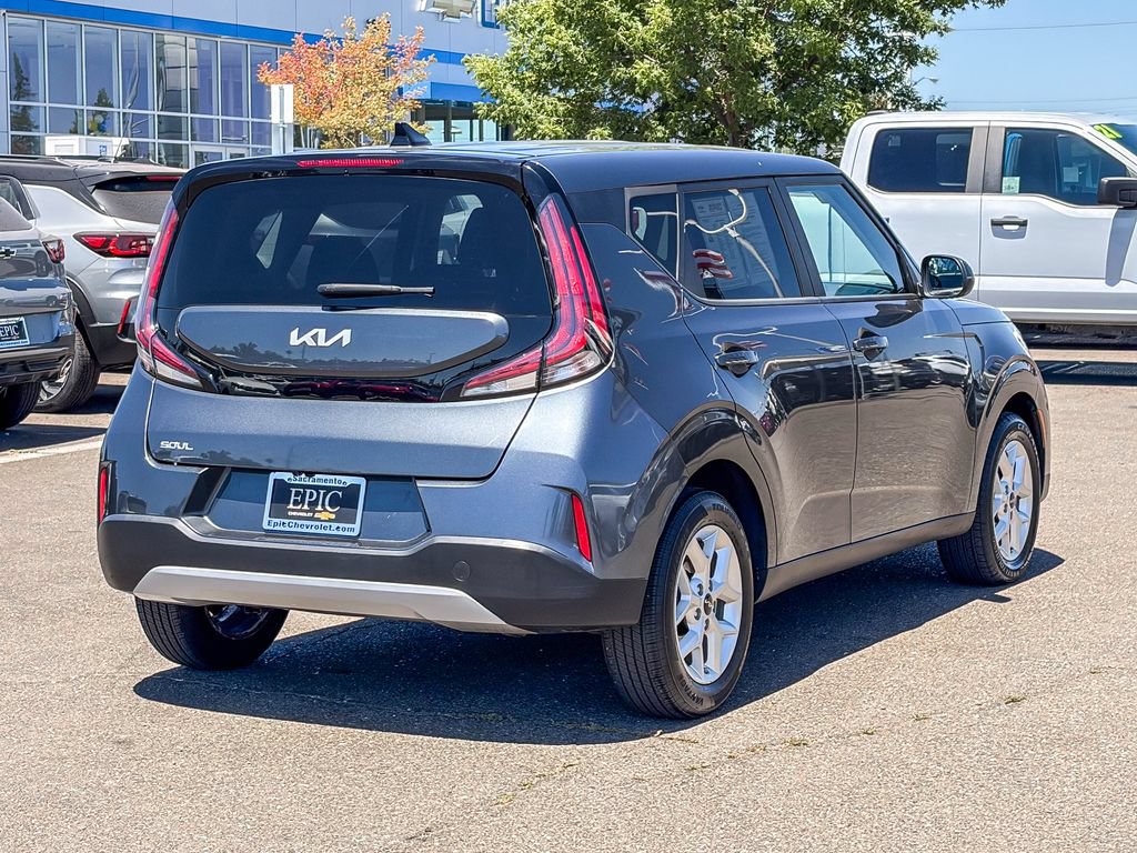 Used 2024 Kia Soul LX w/ Option Group 015 FWD image 4