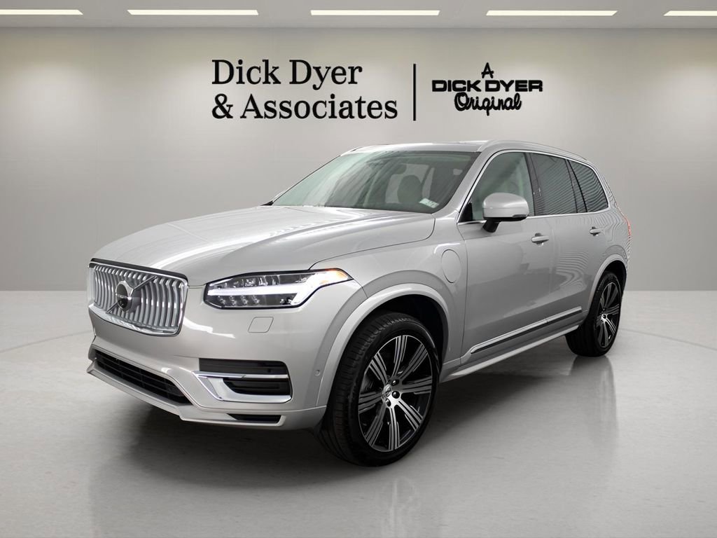 Certified 2025 Volvo XC90 T8 Plus w/ Protection Package Premier image 8
