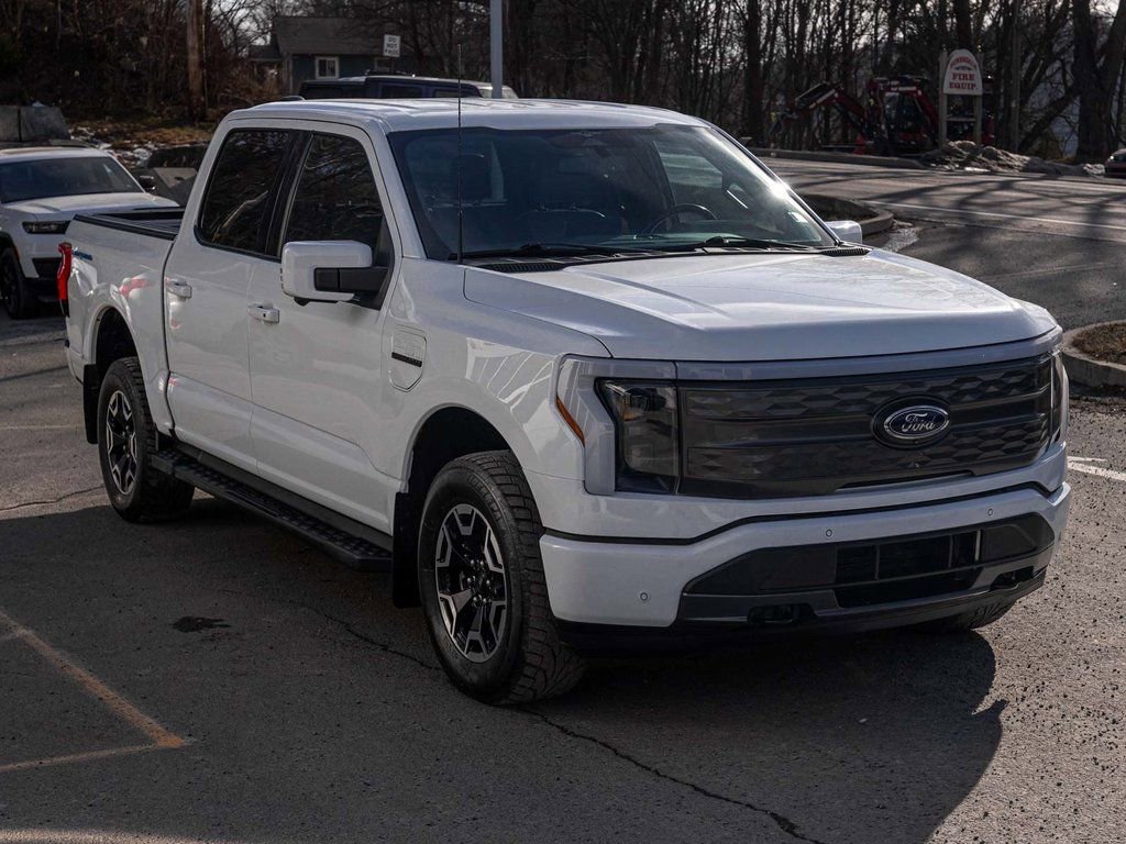Used 2023 Ford F150 Lightning Lariat image 3
