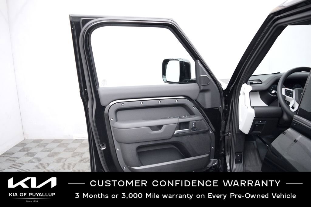 Used 2025 Land Rover Defender 110 S image 9