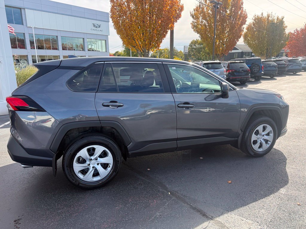 Used 2022 Toyota RAV4 LE AWD/4WD image 9