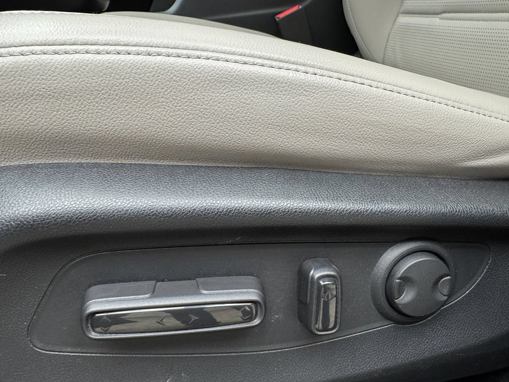 Used 2024 Honda CR-V EX-L image 12