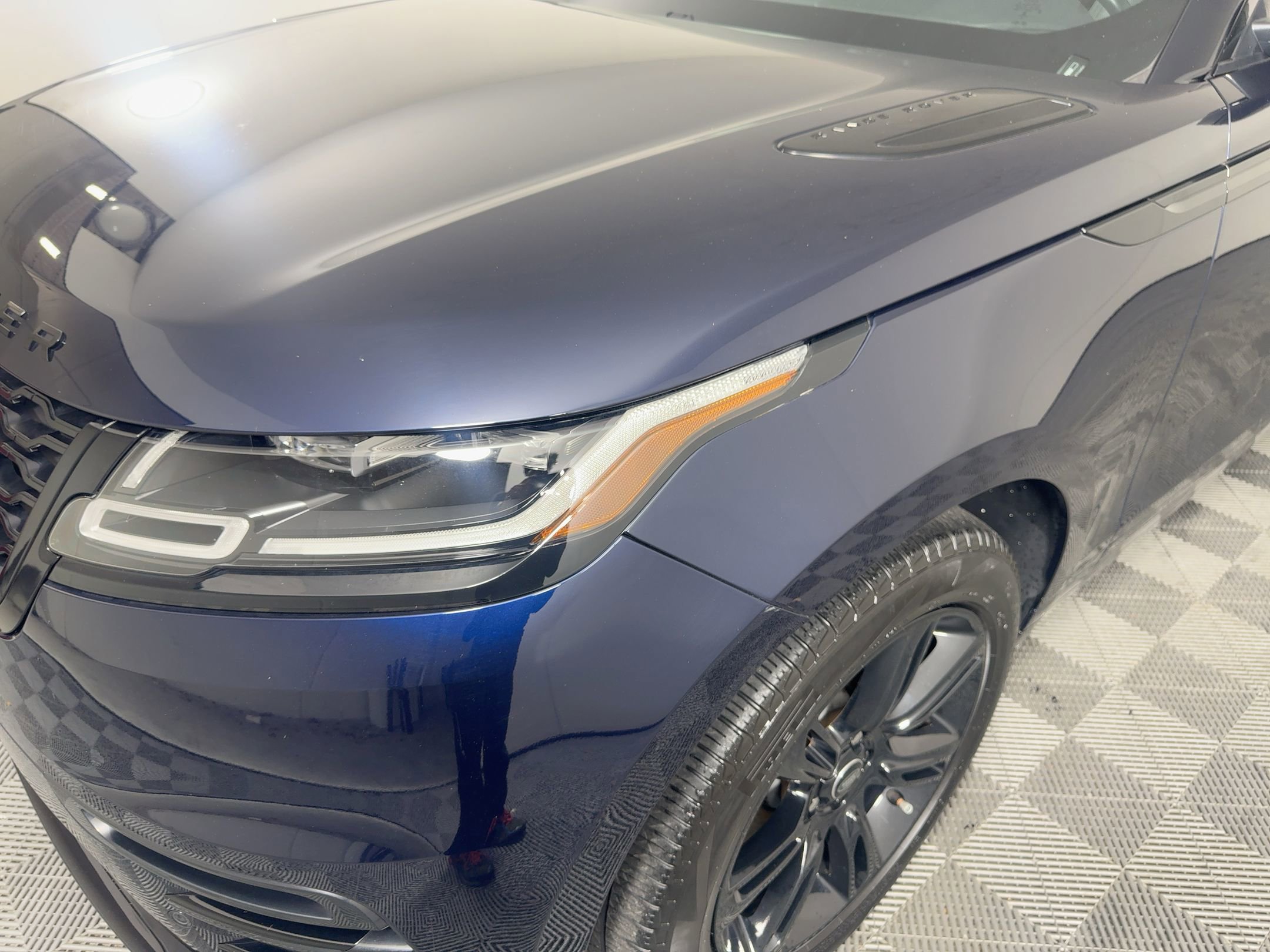 Used 2022 Land Rover Range Rover Velar R-Dynamic S image 11