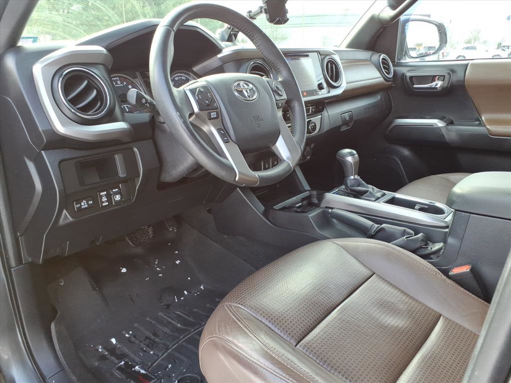Used 2017 Toyota Tacoma Limited image 13