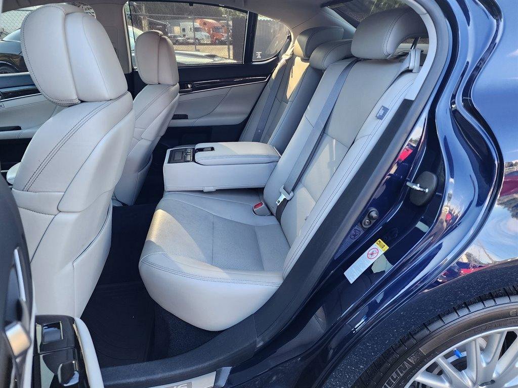 Used 2013 Lexus GS 350 AWD w/ Luxury Pkg w/Cold Weather Pkg image 21