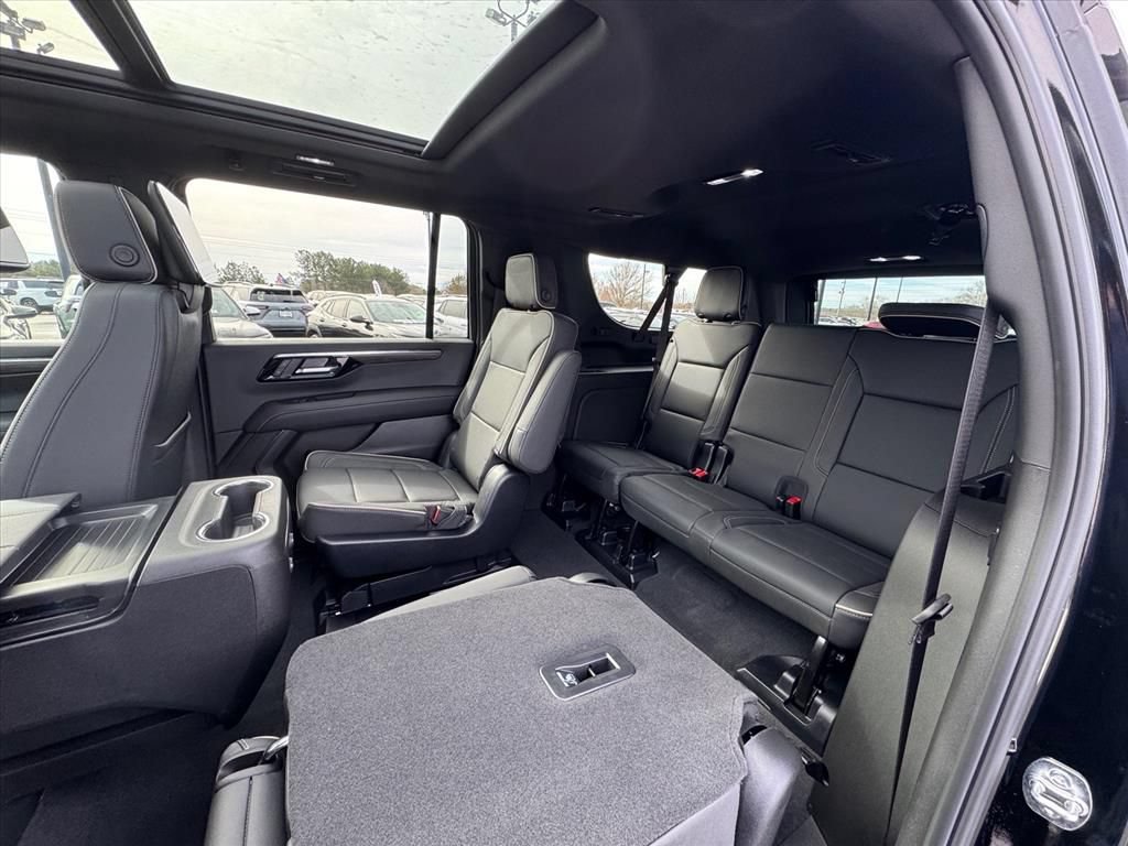 New 2025 Chevrolet Suburban Premier AWD/4WD image 8