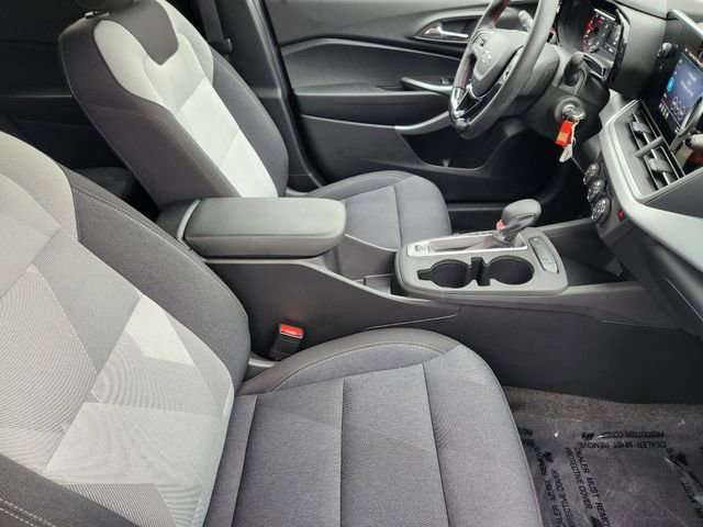 Used 2024 Chevrolet Trax RS w/ Driver Confidence Package FWD image 19