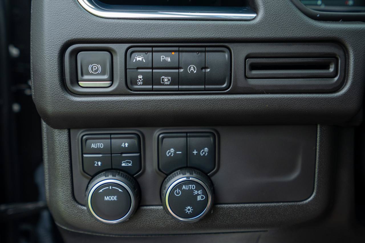 Used 2023 Chevrolet Suburban RST w/ Luxury Package AWD/4WD image 18