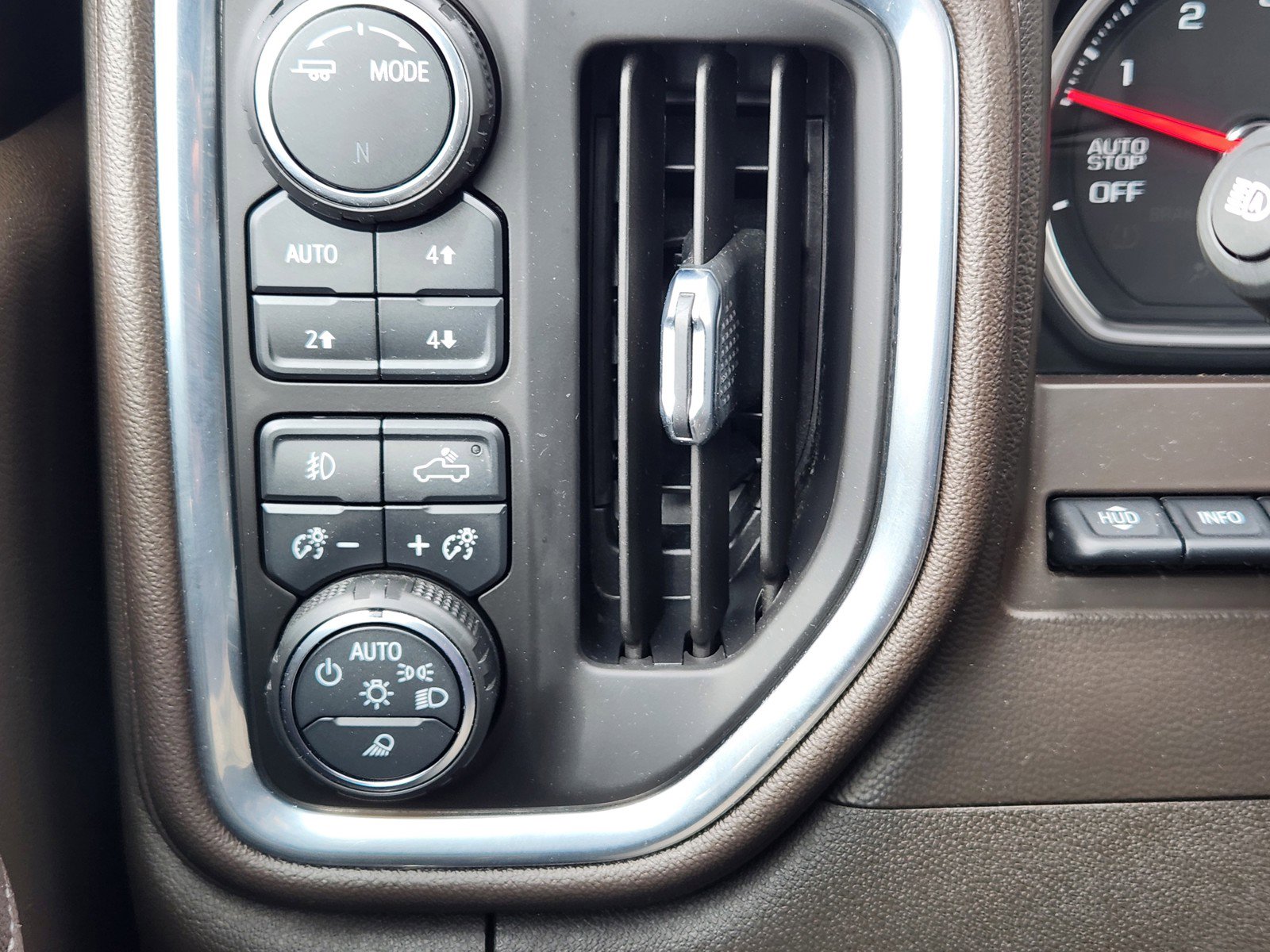 Used 2021 Chevrolet Silverado 1500 LTZ w/ LTZ Premium Texas Edition AWD/4WD image 19