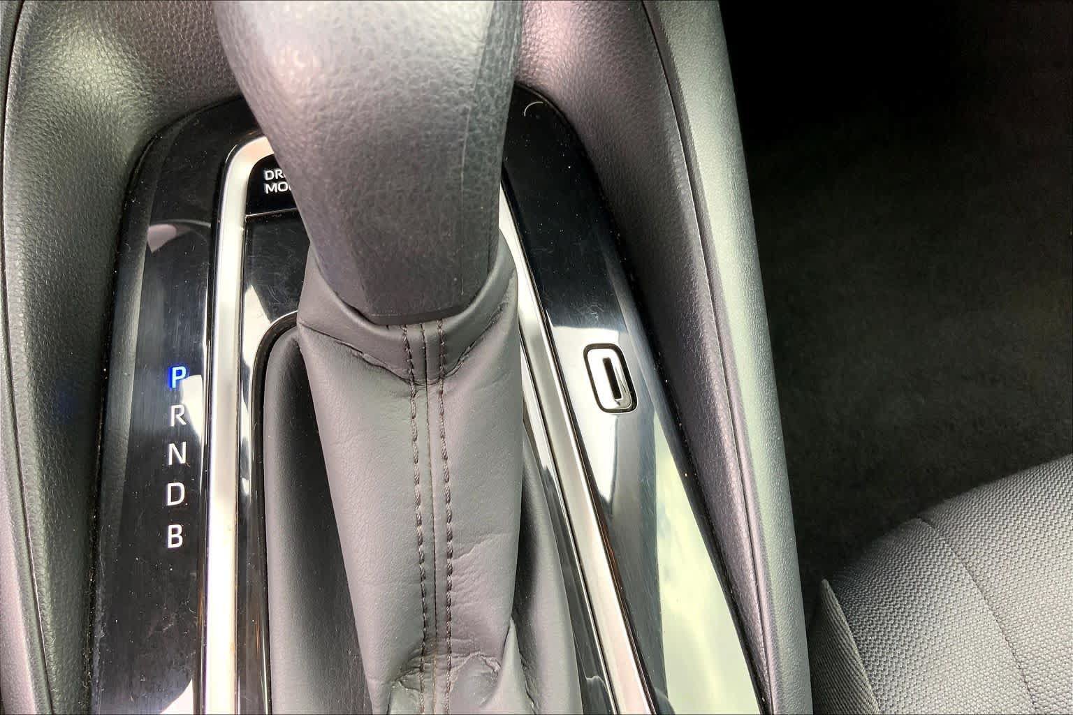 Used 2022 Toyota Corolla LE FWD image 35