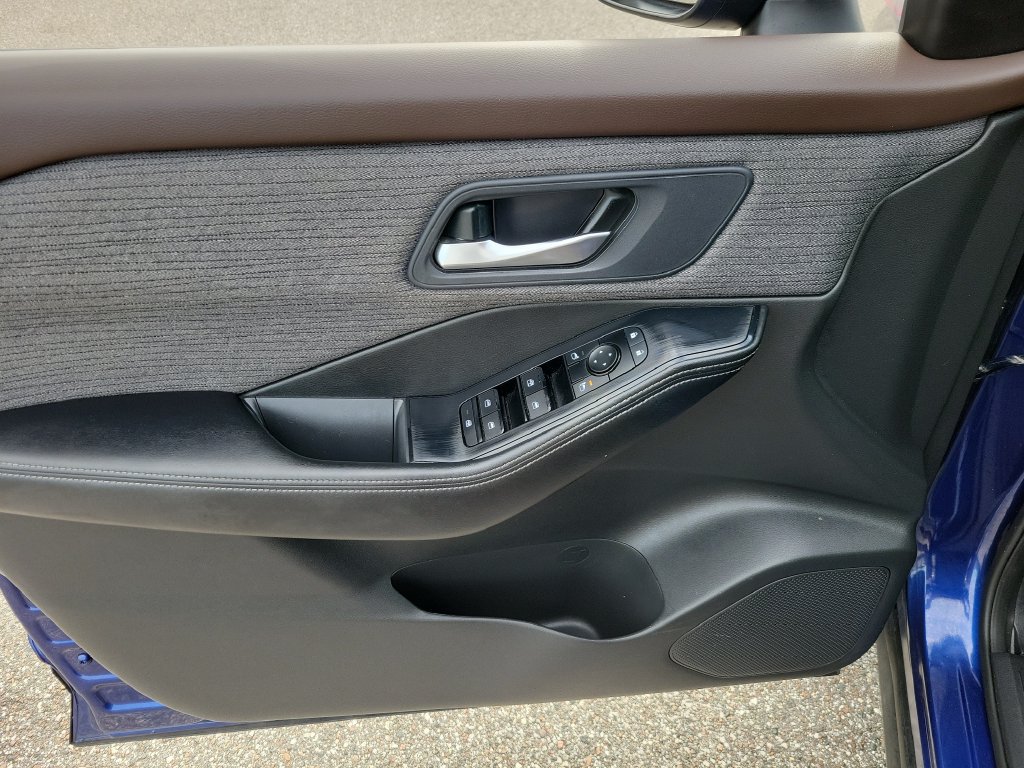 Used 2023 Nissan Rogue SV FWD image 13