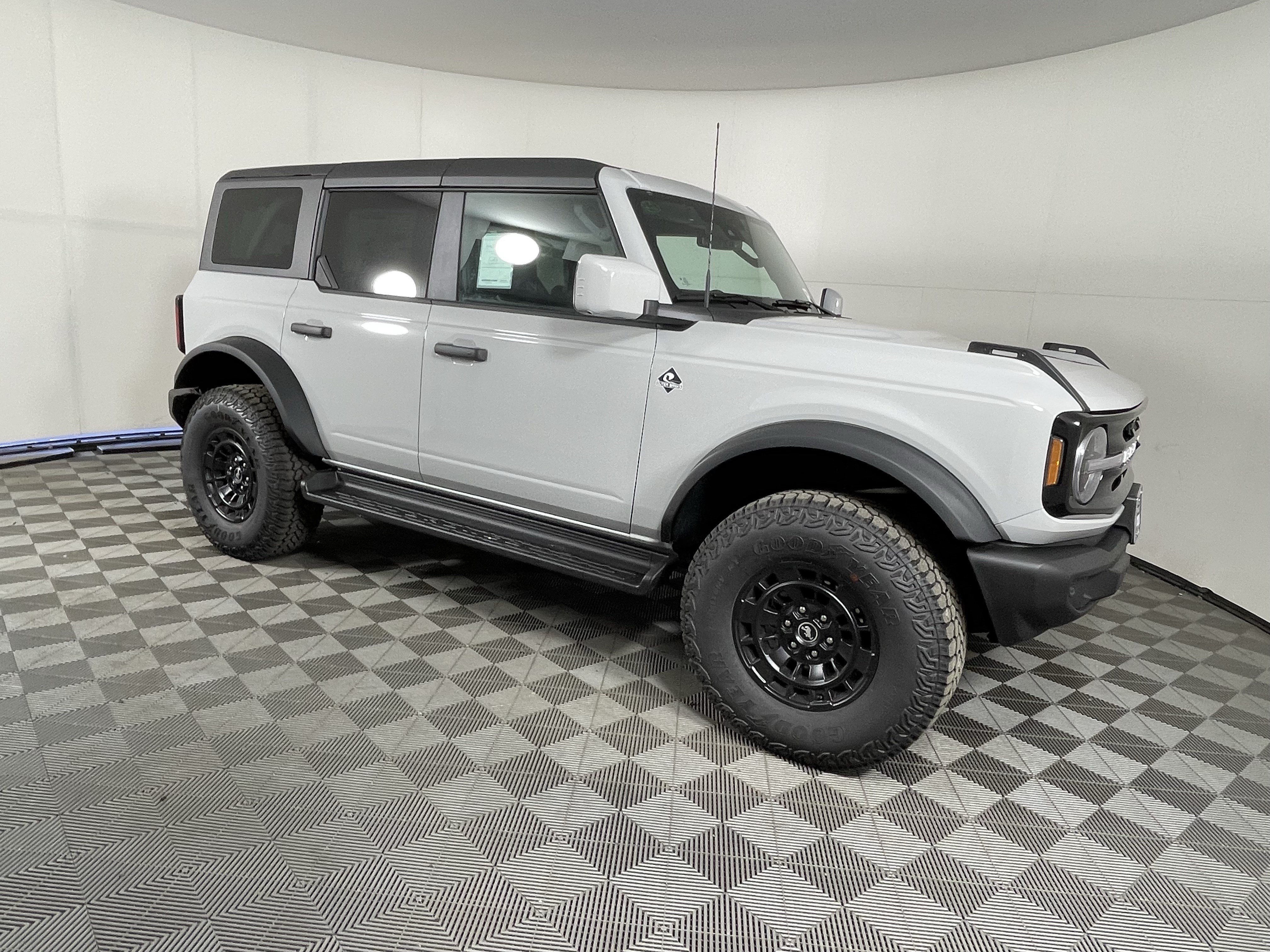 New 2026 Ford Bronco Outer Banks w/ Sasquatch Package AWD/4WD image 7