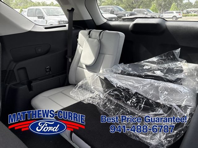 New 2026 Ford Explorer Platinum w/ LUX Leather Package AWD/4WD image 13