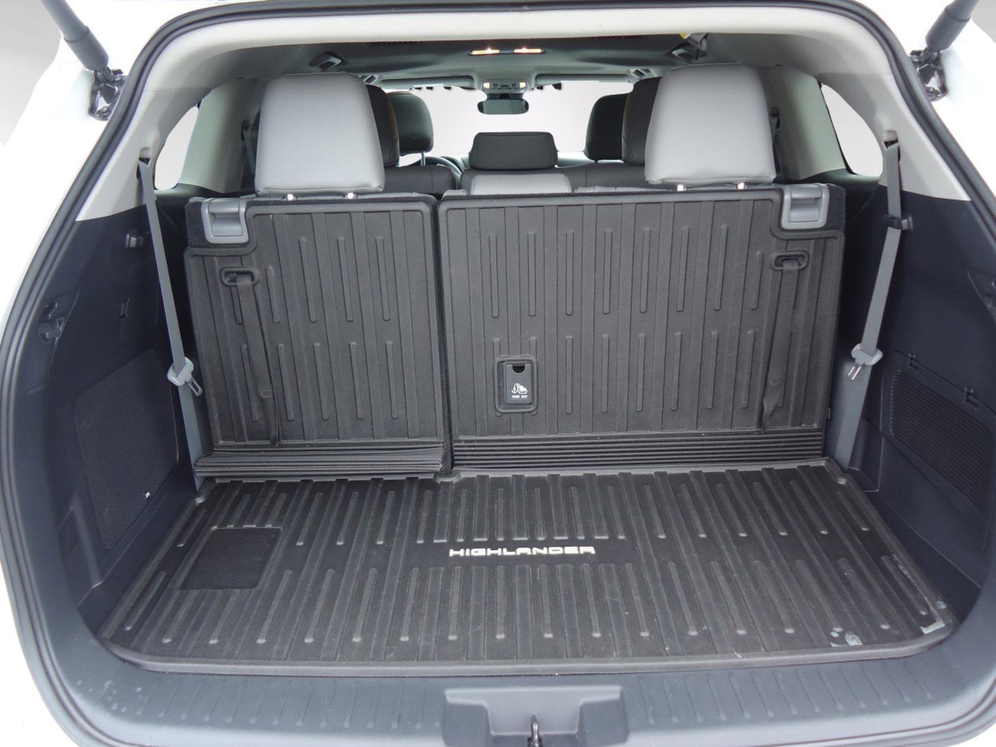 Used 2024 Toyota Highlander Limited AWD/4WD image 35