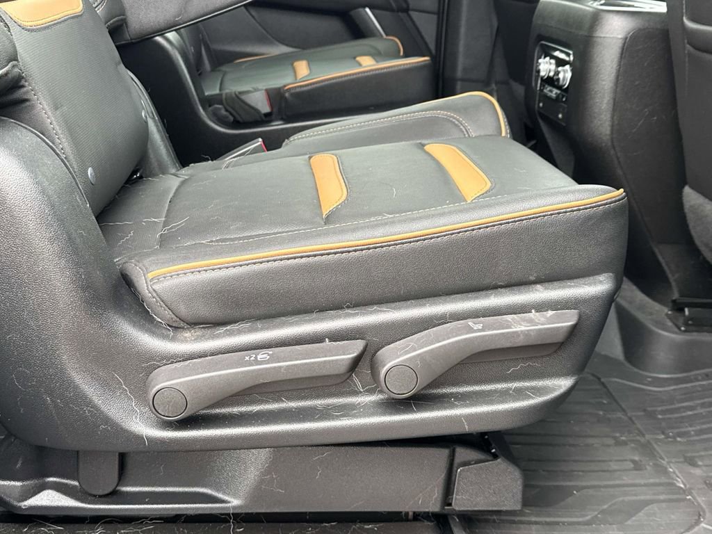 Used 2022 GMC Yukon AT4 AWD/4WD image 13