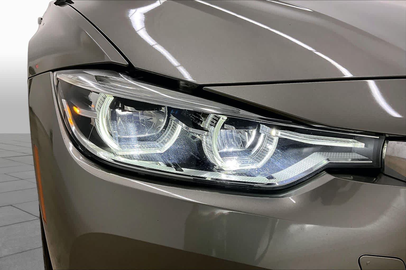 Used 2018 BMW 320i Sedan RWD image 27
