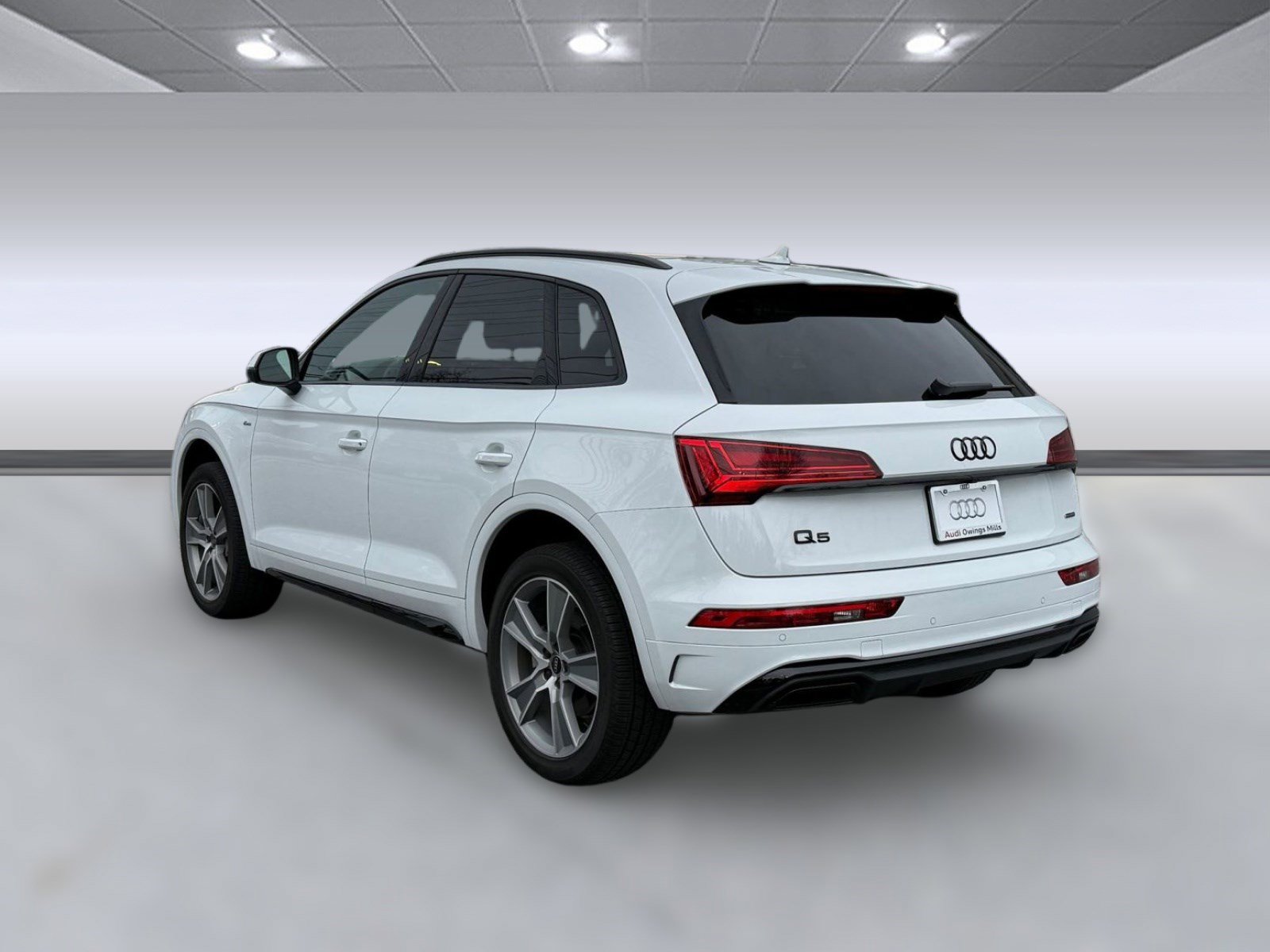 Certified 2025 Audi Q5 2.0T Premium w/ Convenience Plus Package image 3
