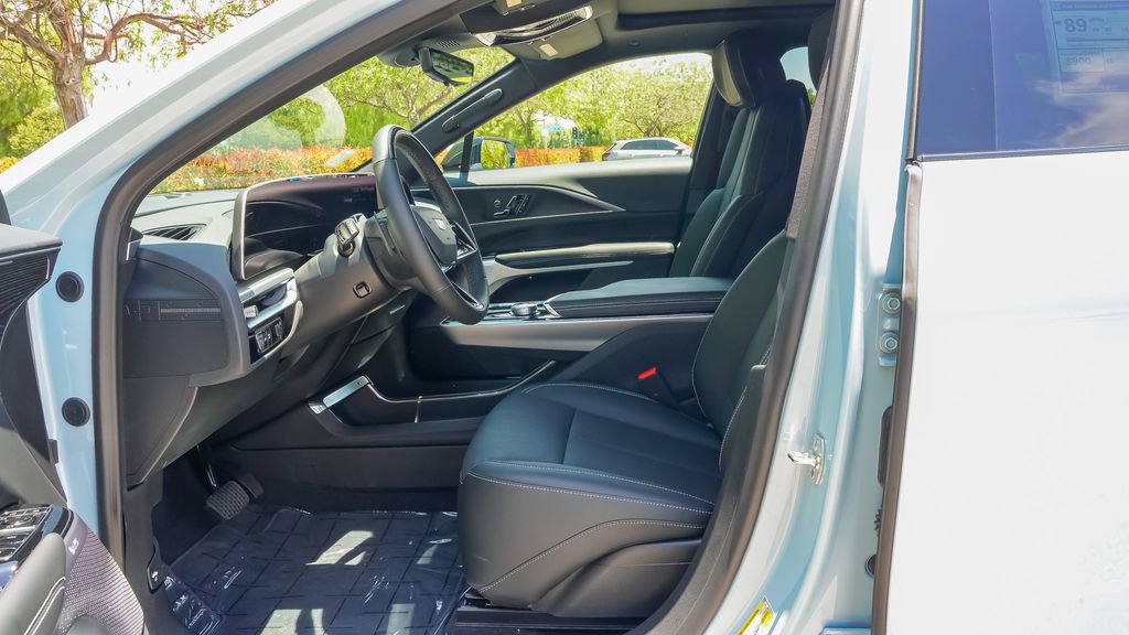 Used 2025 Cadillac Lyriq Sport image 16