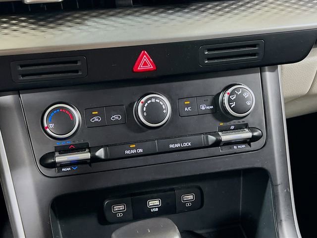 Certified 2024 Kia Carnival LX image 15