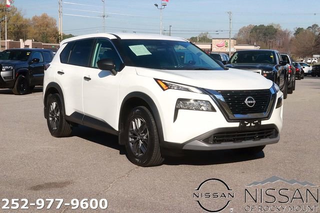 Used 2023 Nissan Rogue S image 1