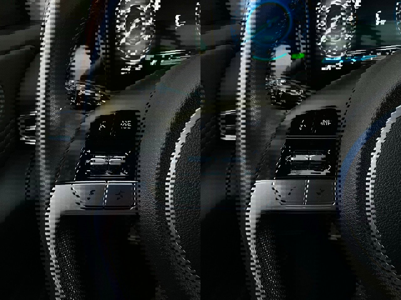 Used 2025 Hyundai Elantra Limited image 39