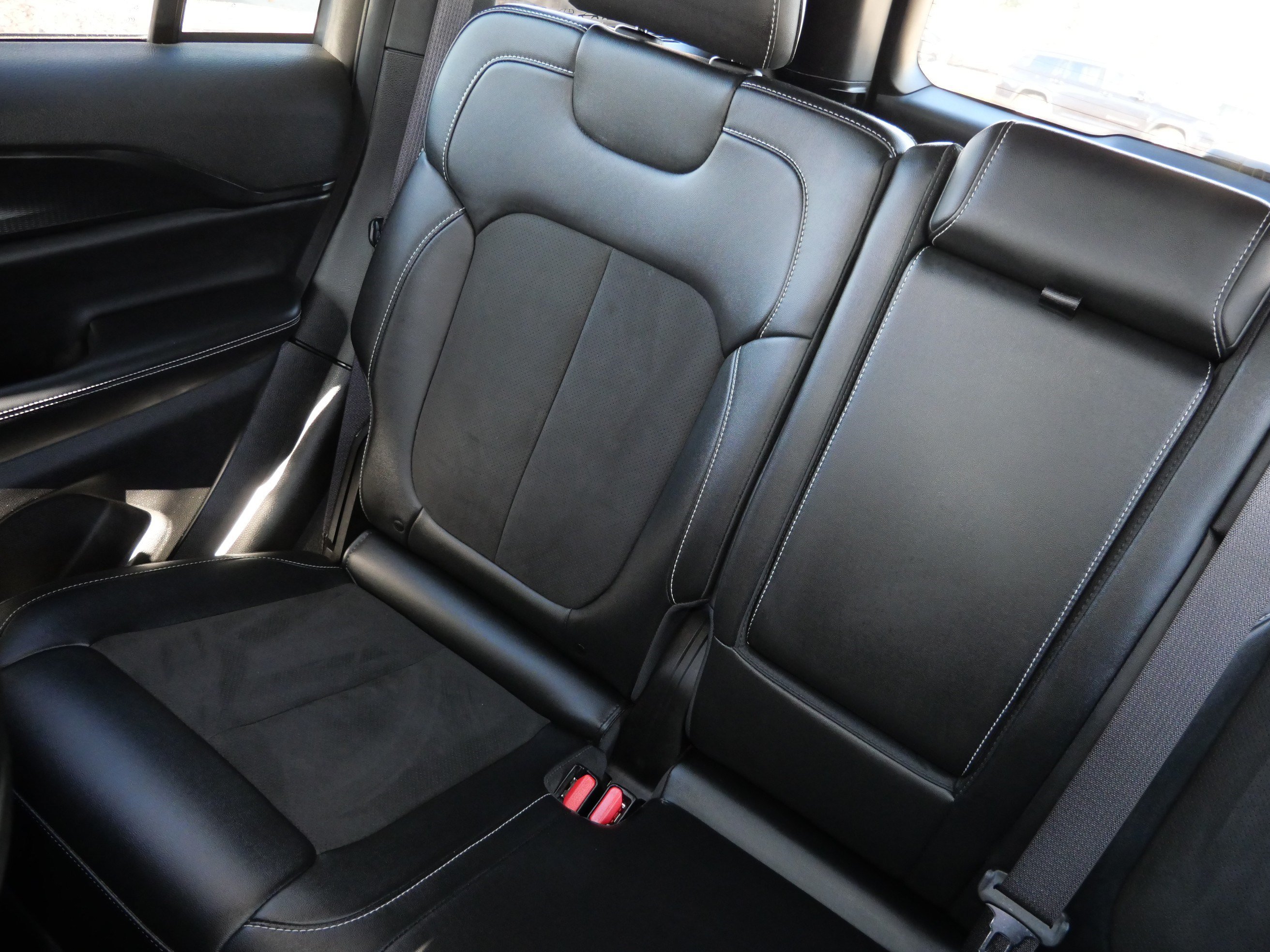 Used 2023 Jeep Grand Cherokee Altitude AWD/4WD image 12