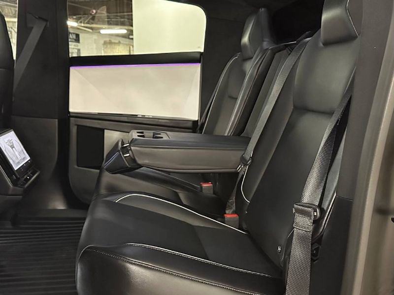 Used 2024 Tesla Cybertruck AWD Crew Cab image 31