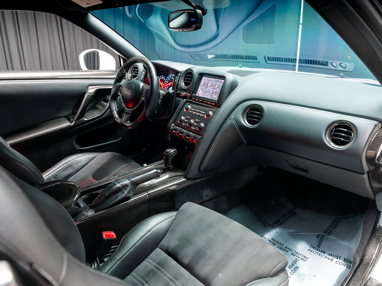 Used 2015 Nissan GT-R Premium image 57