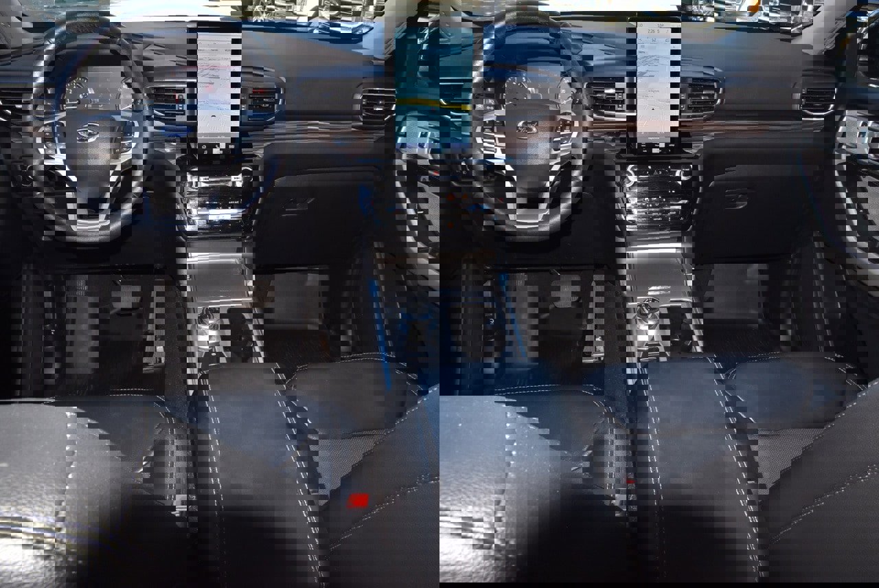 Used 2022 Ford Explorer Limited w/ Limited Technology Package image 17