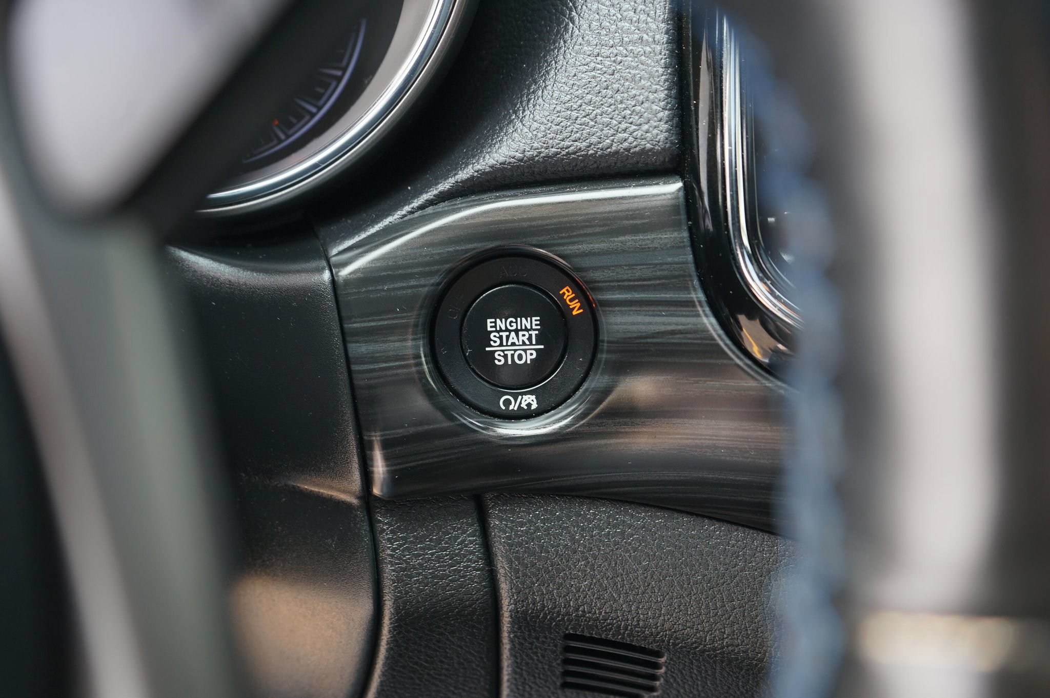 Used 2019 Jeep Grand Cherokee Laredo AWD/4WD image 25