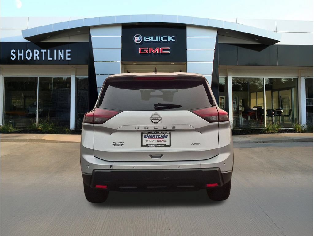 Used 2024 Nissan Rogue S AWD/4WD image 2