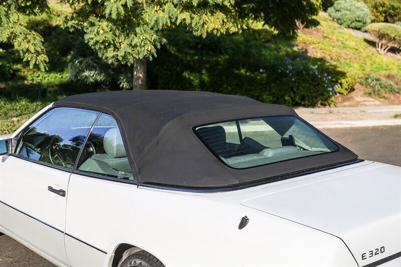 Used 1995 Mercedes-Benz E 320 Convertible image 37
