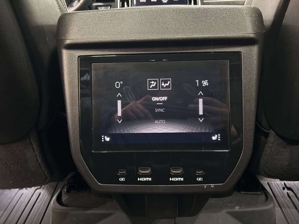 Used 2025 GMC Yukon AT4 Ultimate AWD/4WD image 34
