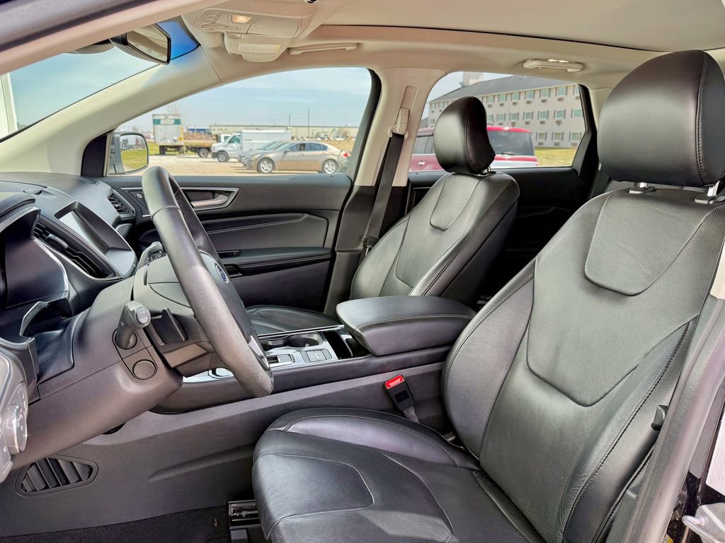 Used 2019 Ford Edge Titanium w/ Equipment Group 301A image 11