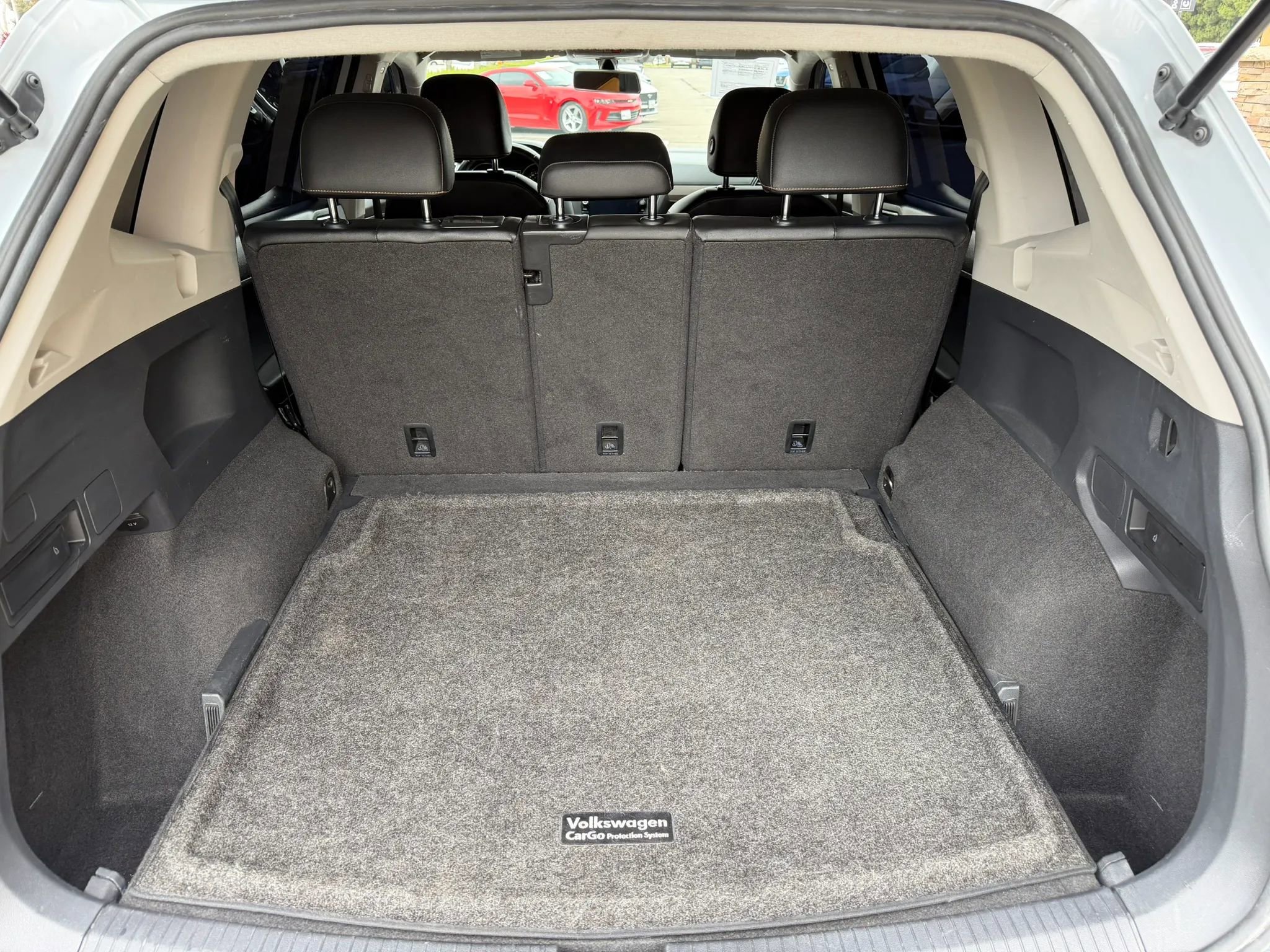 Used 2018 Volkswagen Tiguan SE AWD/4WD image 14