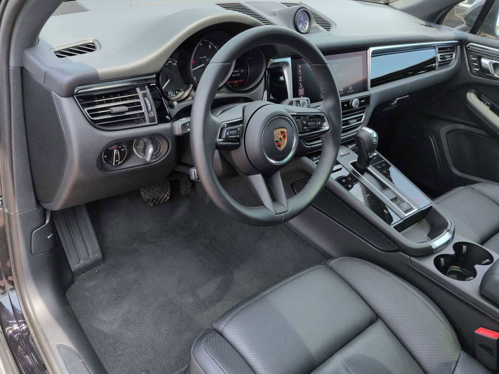 Used 2024 Porsche Macan AWD/4WD image 10