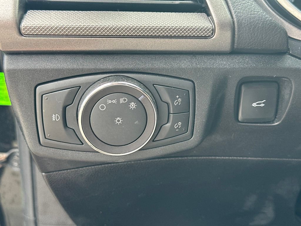 Used 2019 Ford Fusion SE w/ Equipment Group 151A FWD image 15